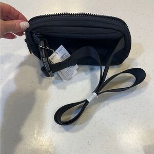 NWT lululemon everywhere Black belt Bag